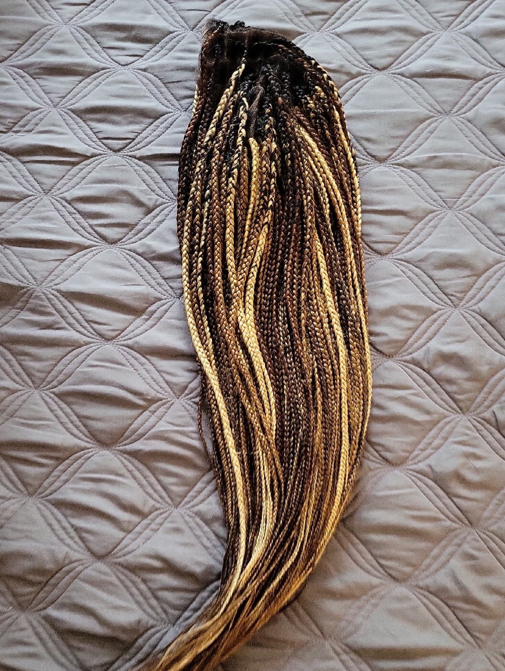 20in Synthetic Box Braids with Brown and Blonde Ombre Wig( See Pics) Used